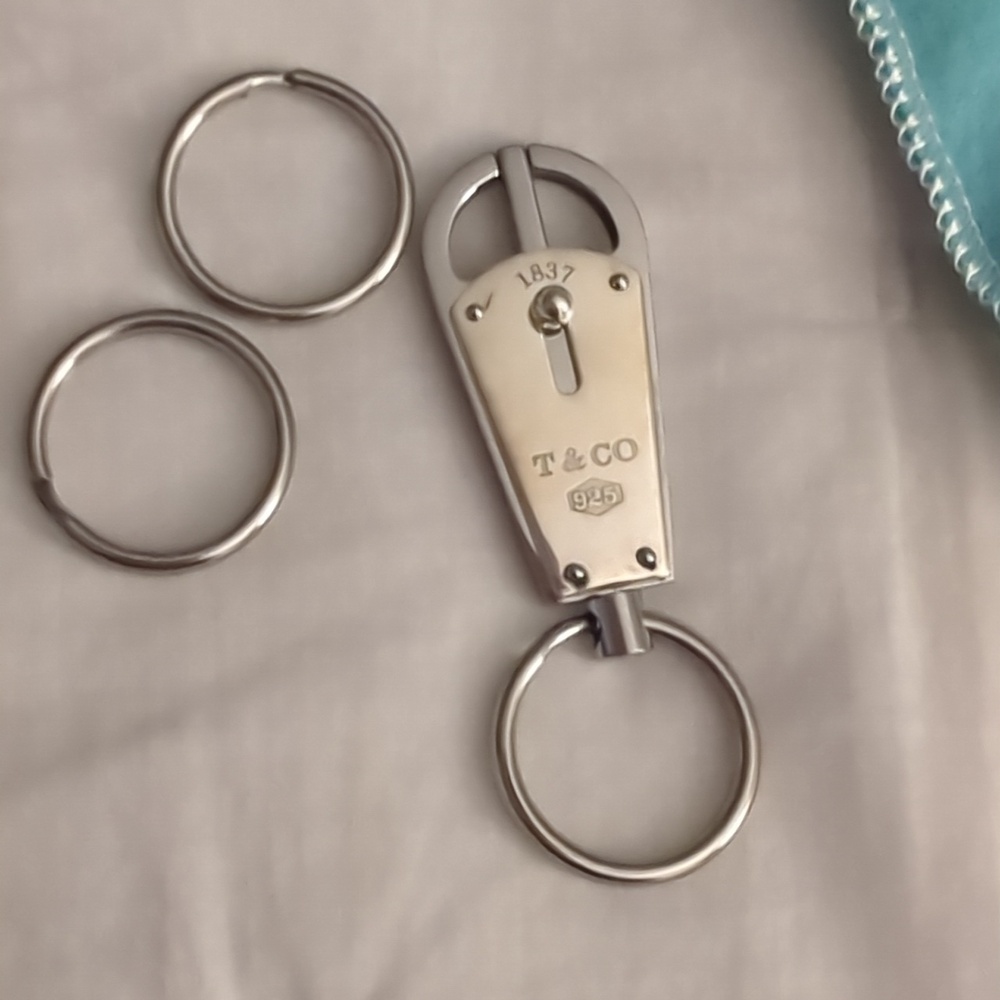 Tiffany & Co 3 Ring Key Ring. Sterling Silver. Unisex.